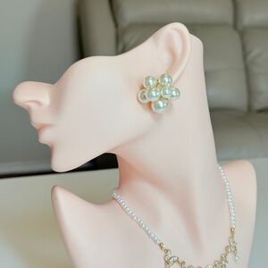 ⚜️ Elegant Pearl Flower Earrings